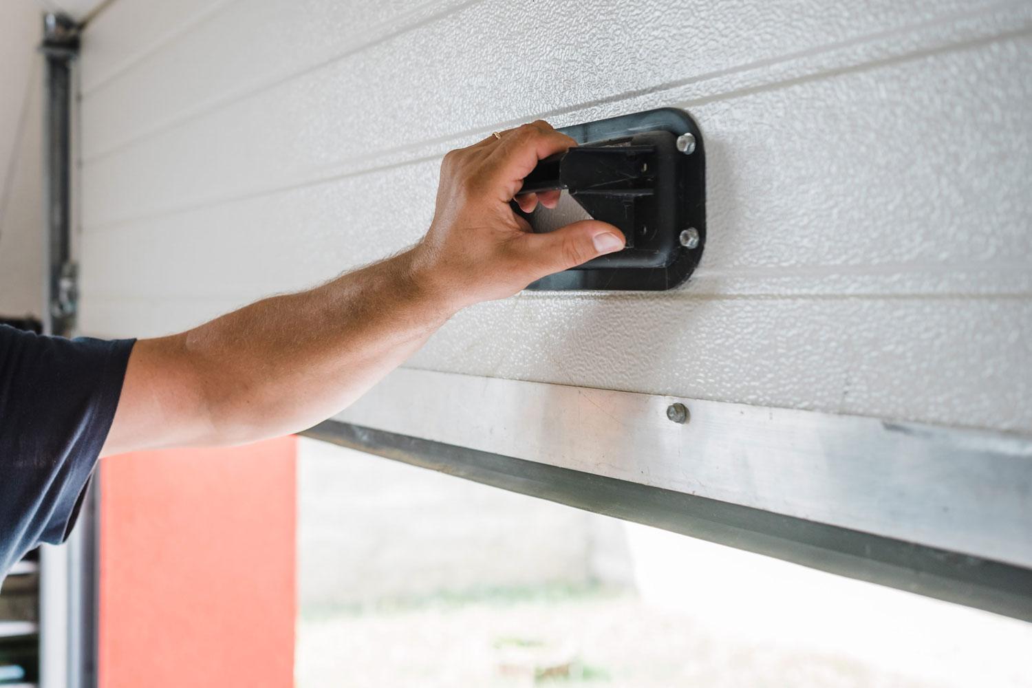 Manual Garage Door Won’t Open from Outside: Solutions