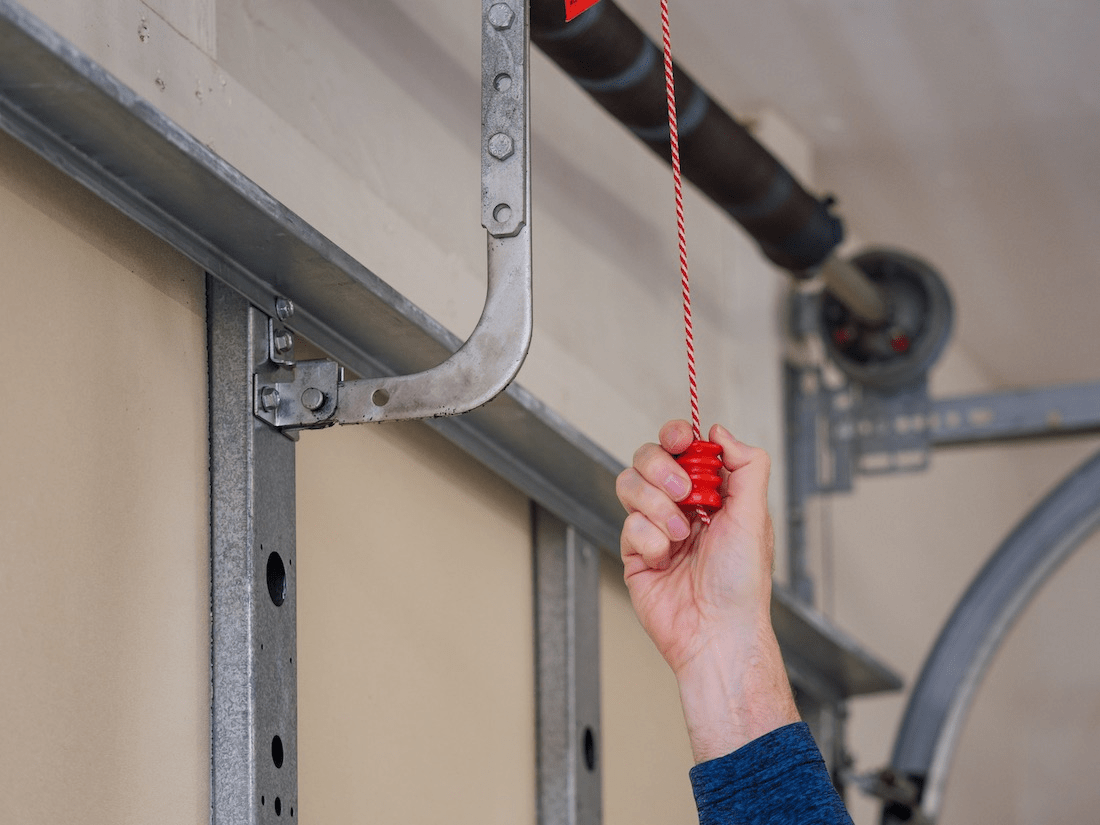 How to Manually Open Garage Door: Step-by-Step Guide for Emergencies and Power Outages