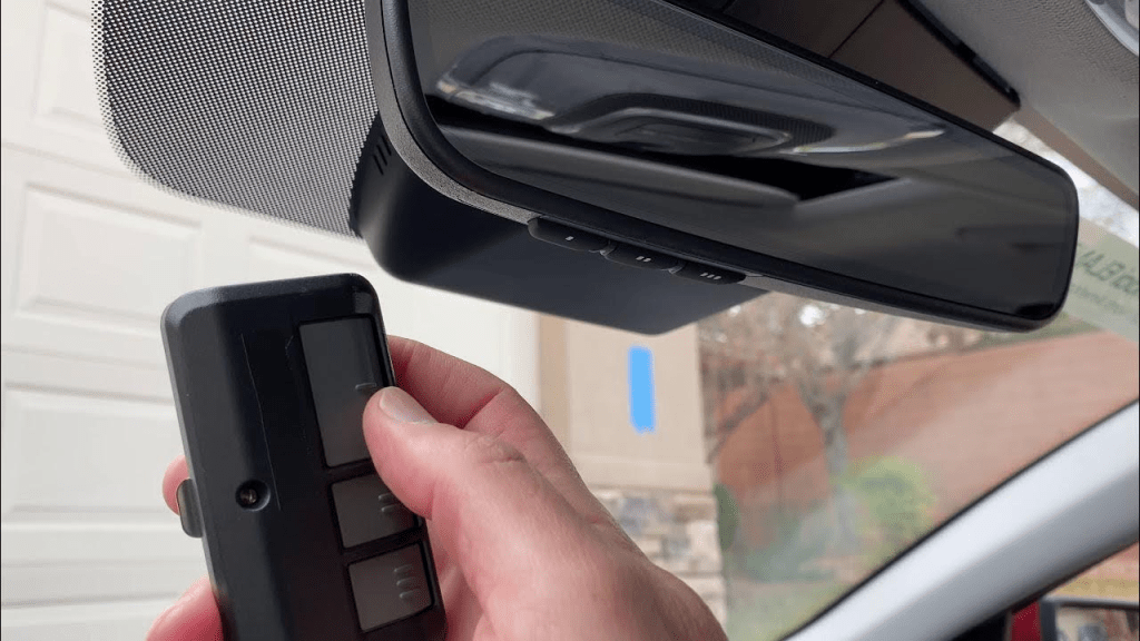 Does The 2023 Hyundai Tucson Have A Garage Door Opener